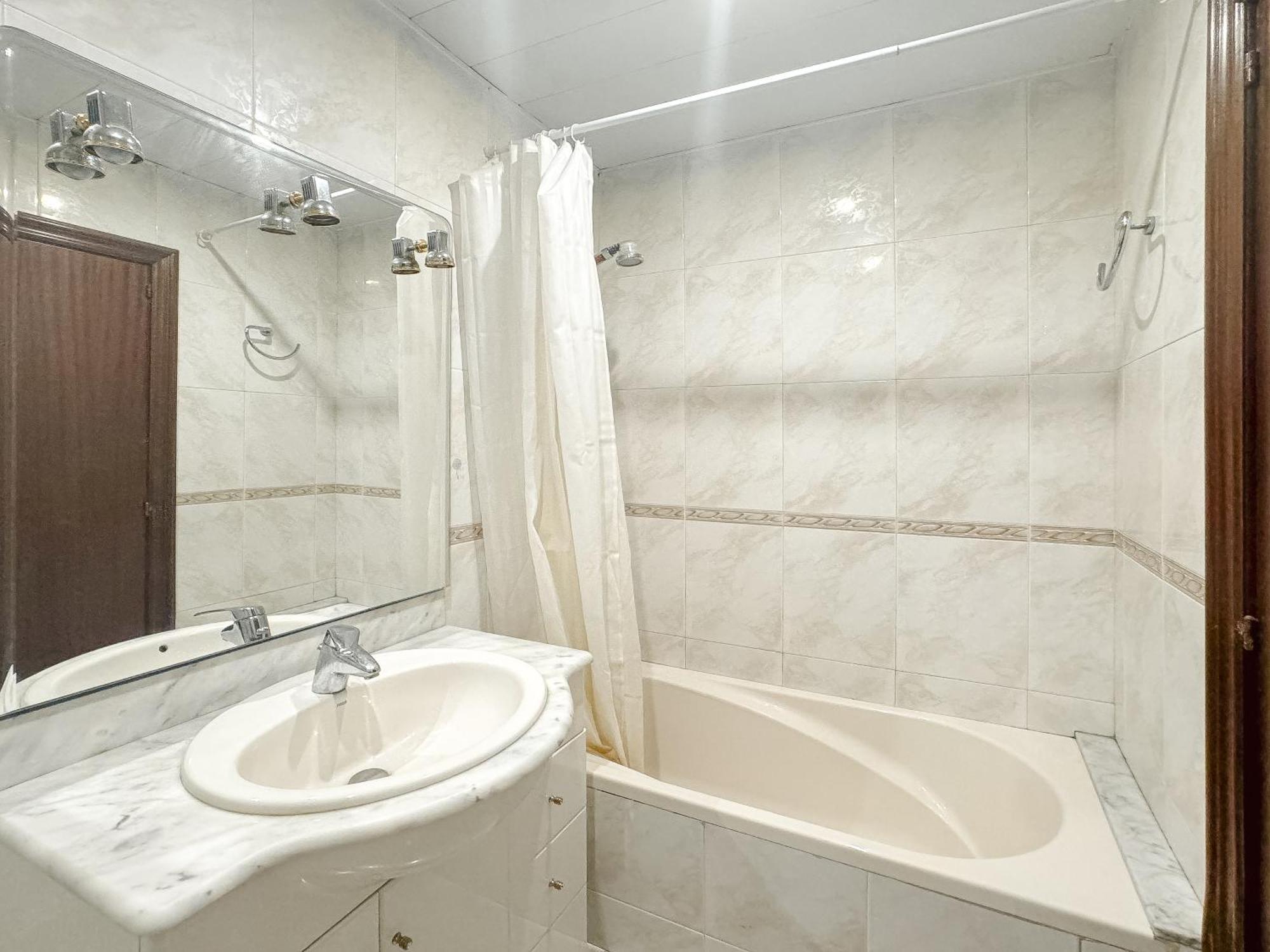 Charming Rooms In Shared Apartment Near Camp Nou Barcelona Kültér fotó