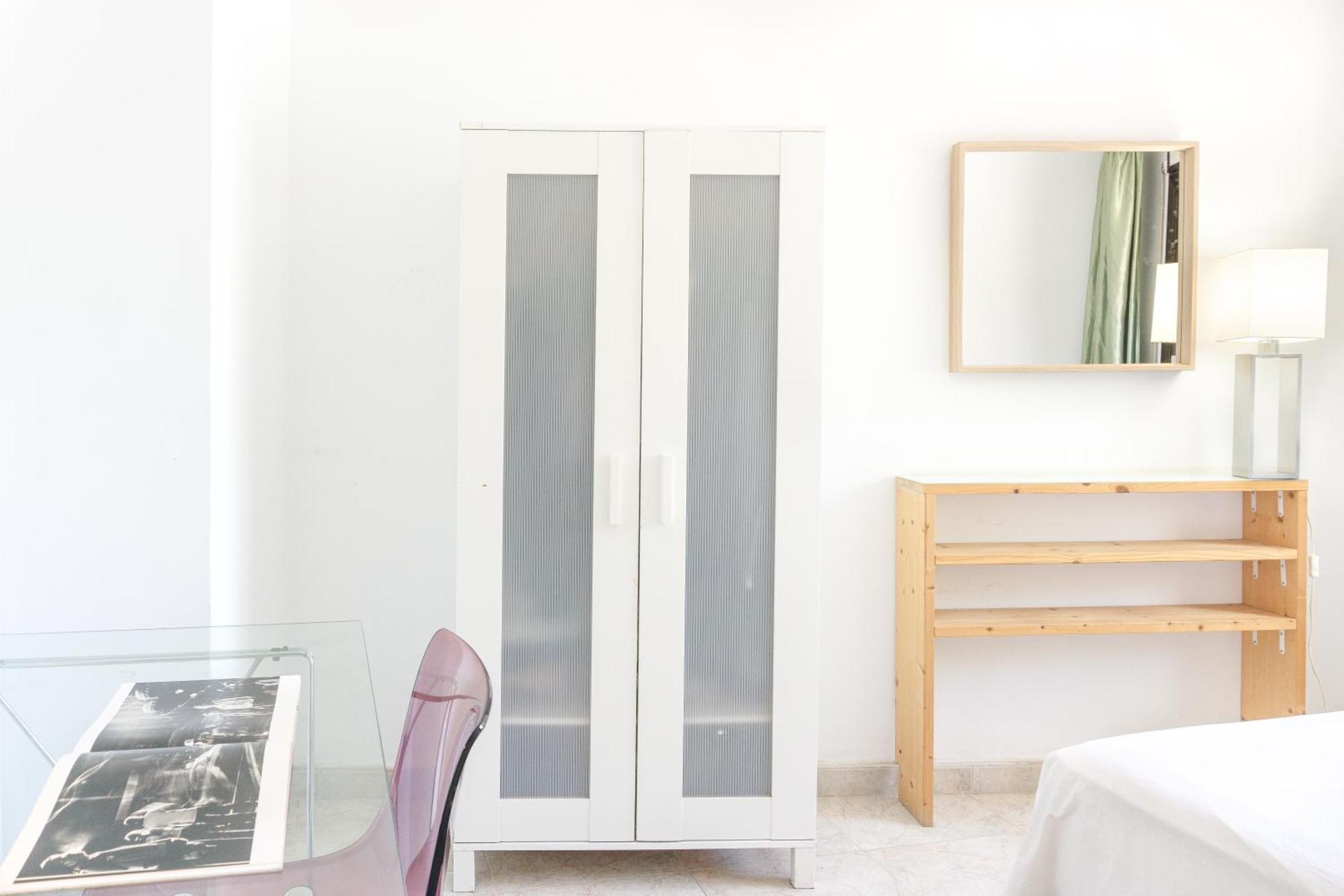 Charming Rooms In Shared Apartment Near Camp Nou Barcelona Kültér fotó